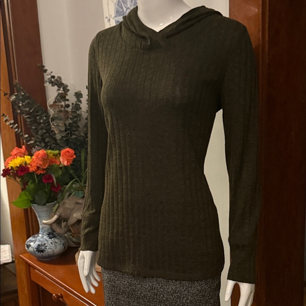 NWT northern reflections size small Olive Green Ribbed Knit Hoodie